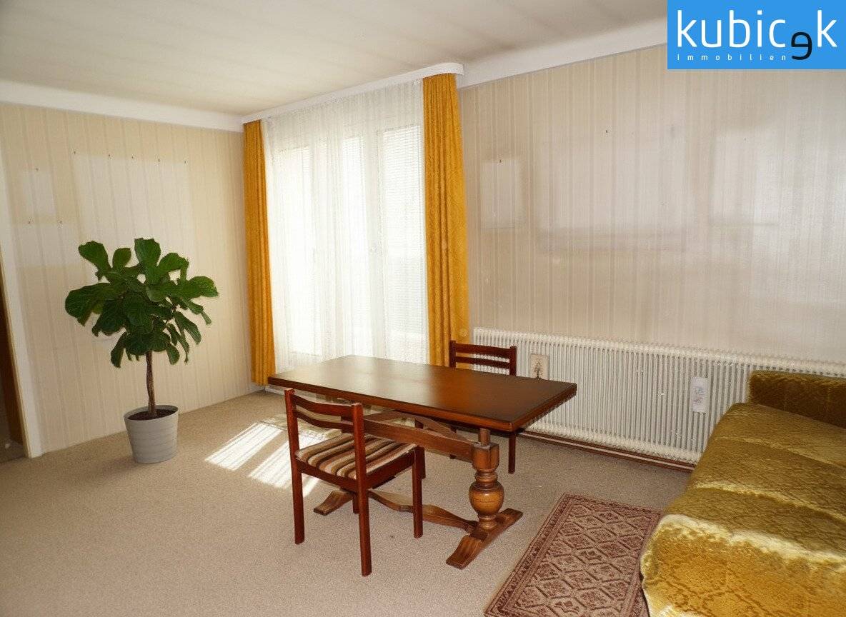 Attic apartment with generous terrace near U2