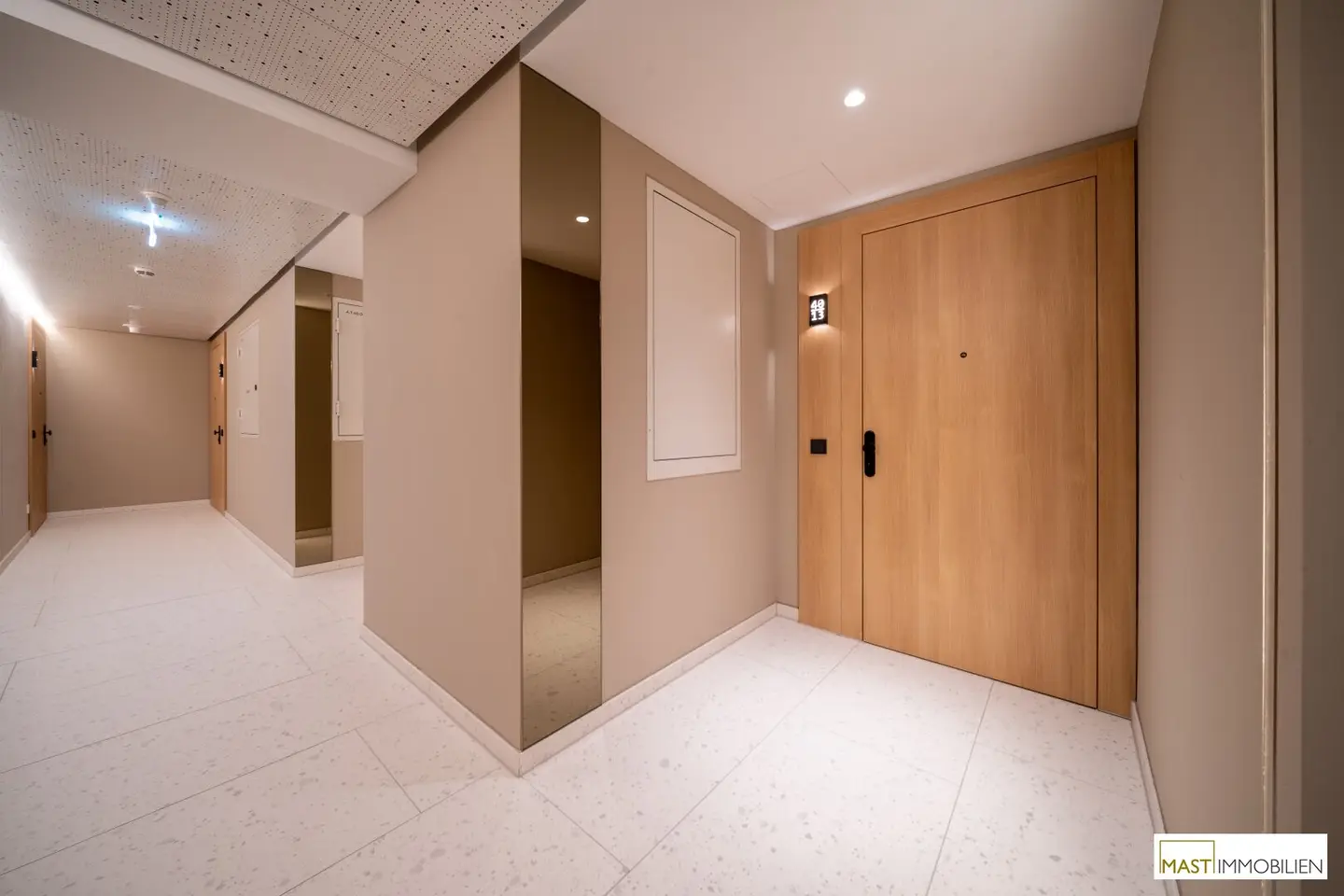 Apartment on the 40th floor with panoramic Danube view
