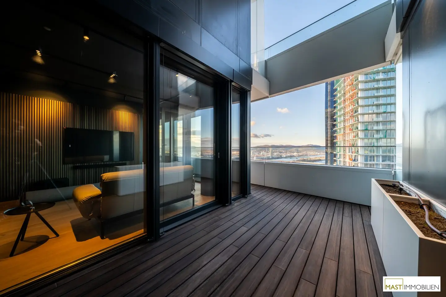 Apartment on the 40th floor with panoramic Danube view