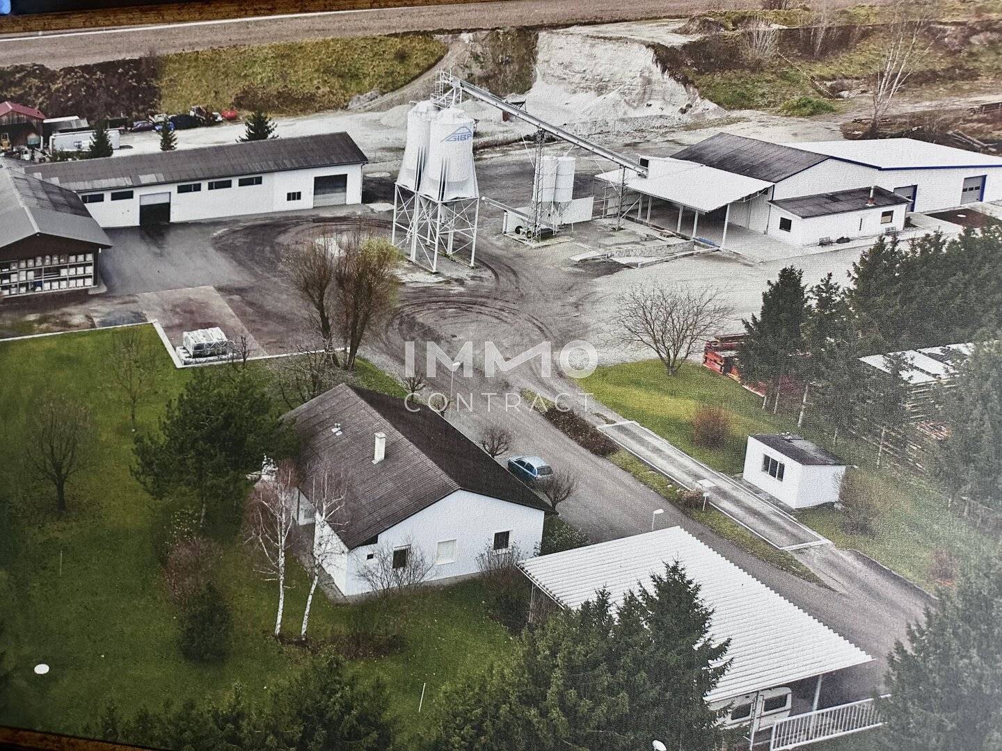 Spacious commercial space with excellent connectivity in Reichersdorf