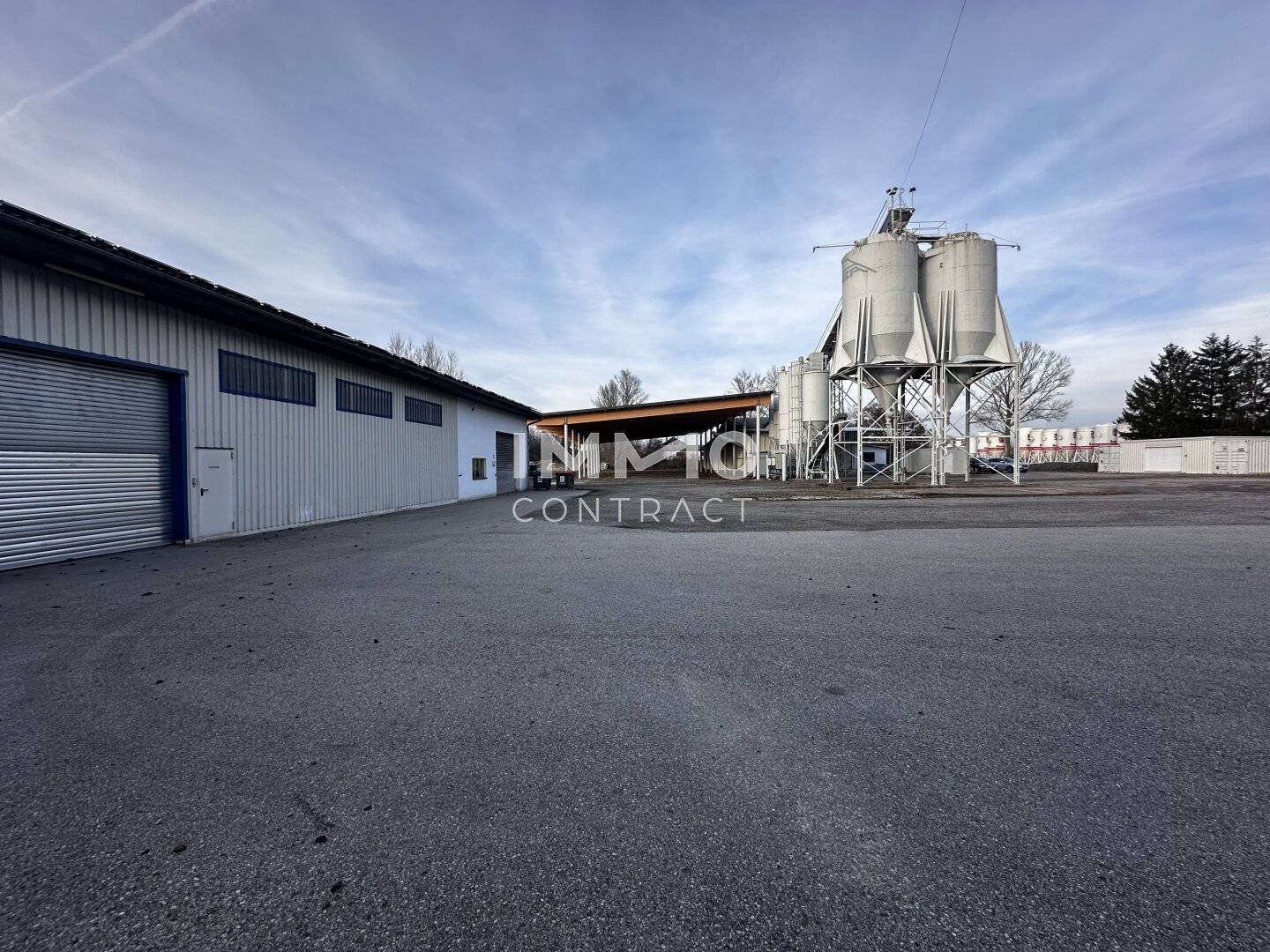 Spacious commercial space with excellent connectivity in Reichersdorf