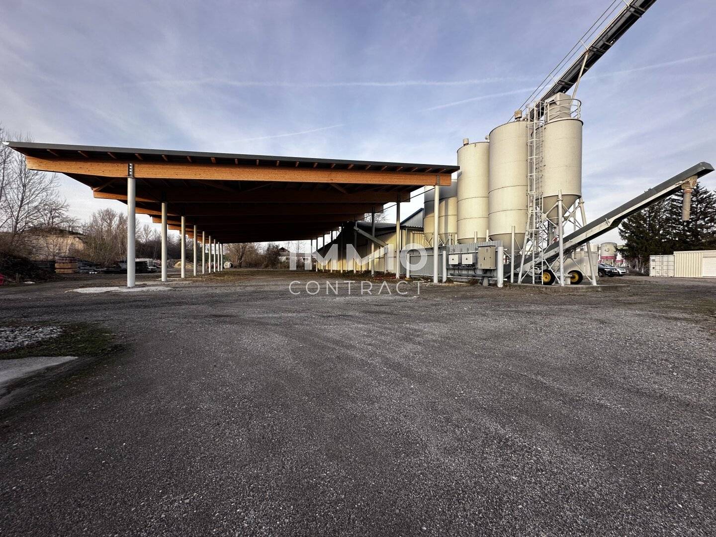 Spacious commercial space with excellent connectivity in Reichersdorf