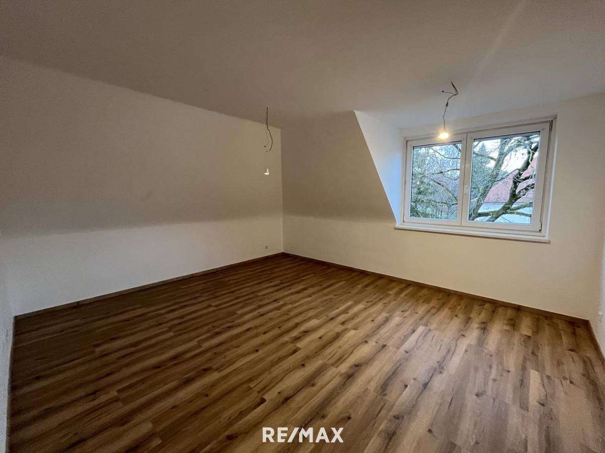 3-Zimmer-Dachgeschosswohnung in Steyr mit Pkw-Abstellplatz, zentrumsnah