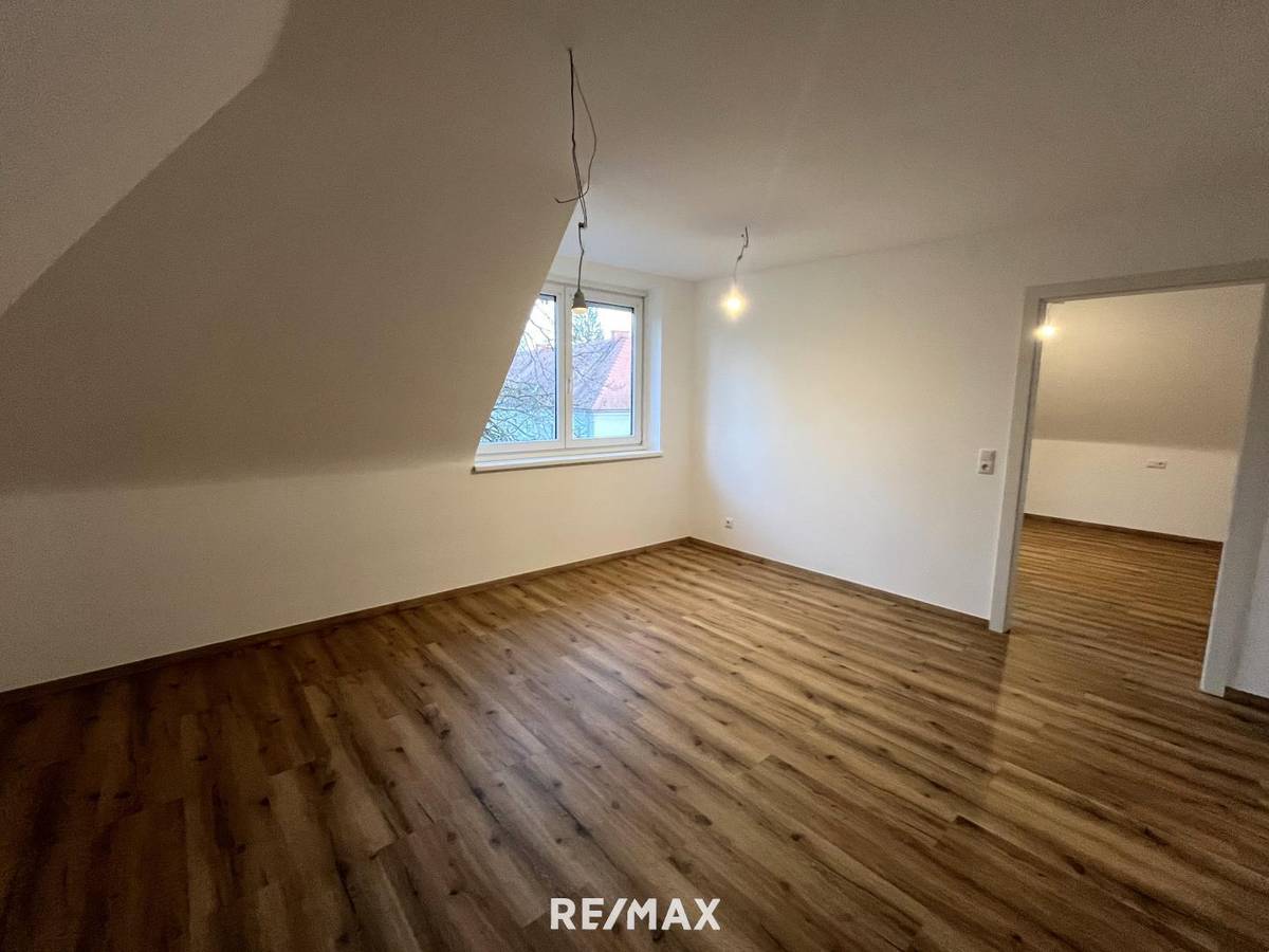 3-Zimmer-Dachgeschosswohnung in Steyr mit Pkw-Abstellplatz, zentrumsnah