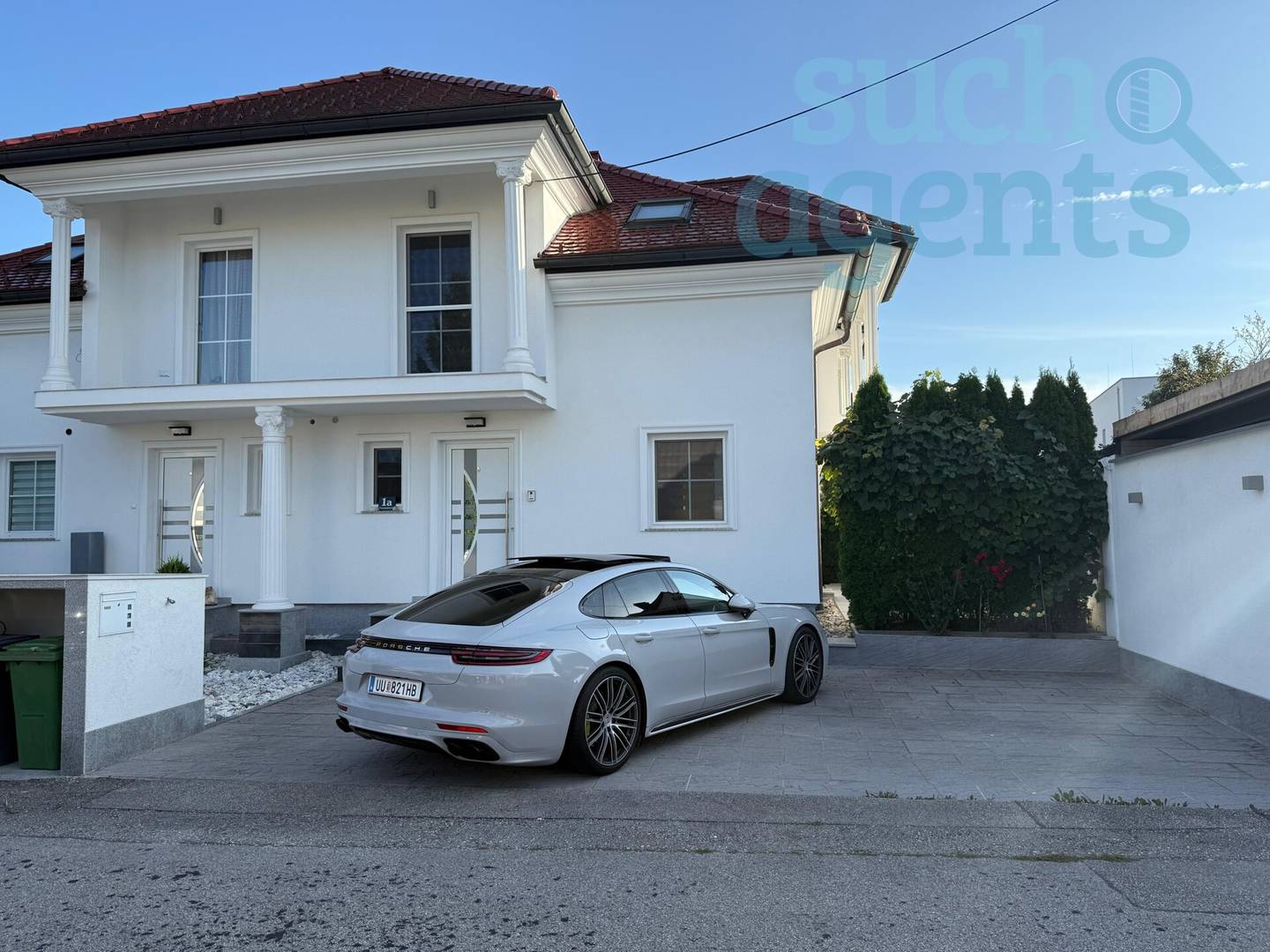 Exklusive Haushälfte mit moderner Küche, Marmorböden und 150 m² Nutzfläche
