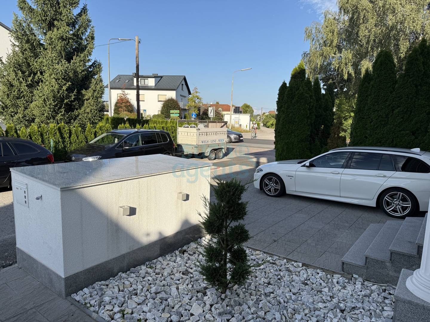 Exklusive Haushälfte mit moderner Küche, Marmorböden und 150 m² Nutzfläche