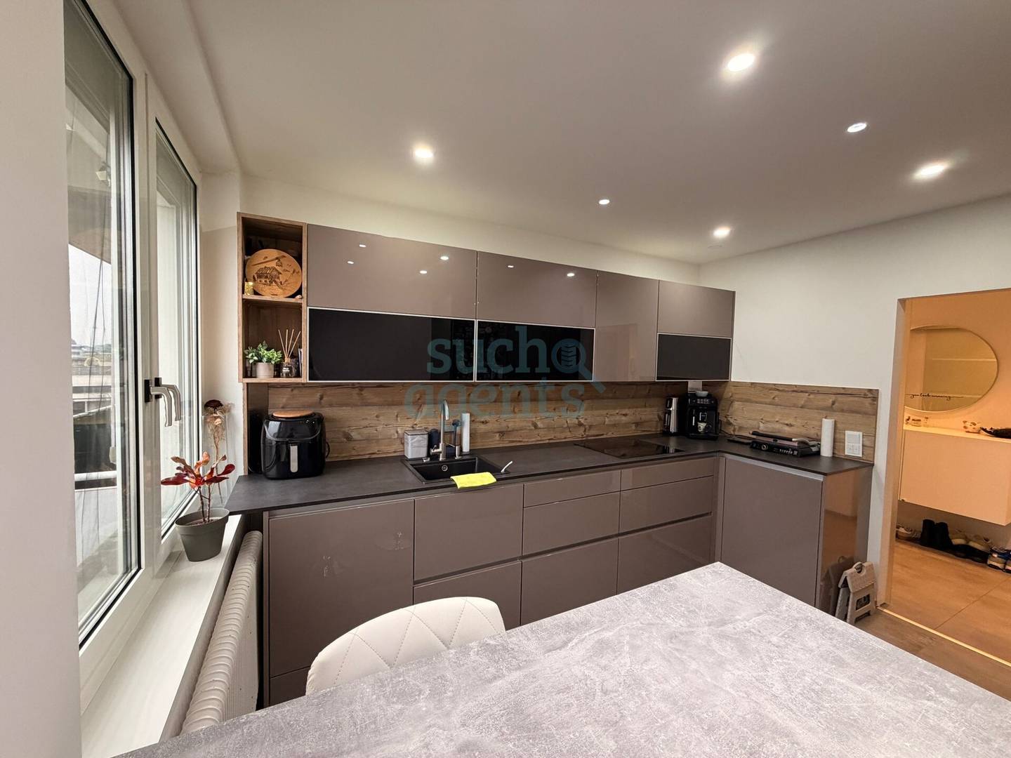 Apartment near Plus City with modern kitchen