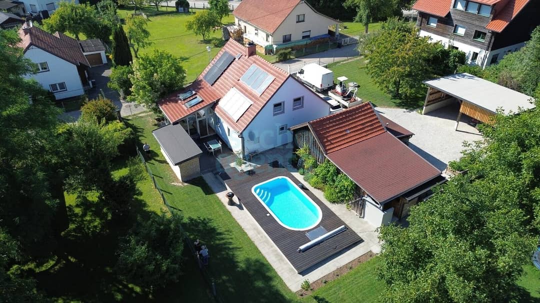 Einfamilienhaus in Ruhelage mit Pool & Wintergarten in Tumeltsham