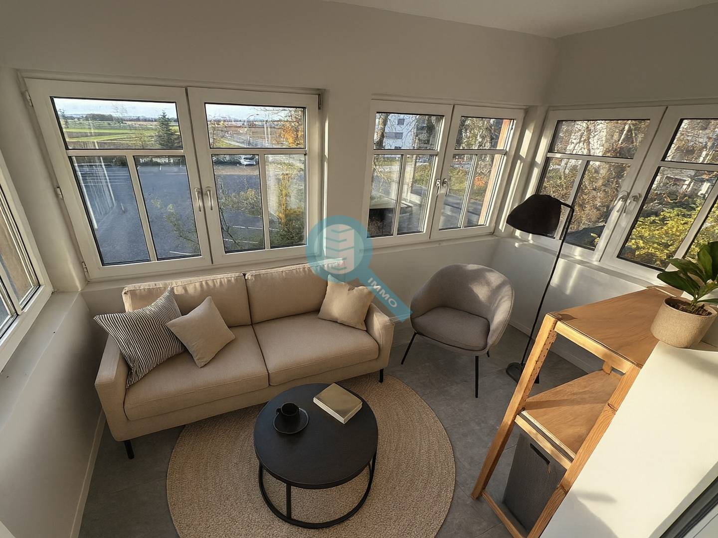 Renovierte Wohnung mit Eigengarten und Wintergarten
