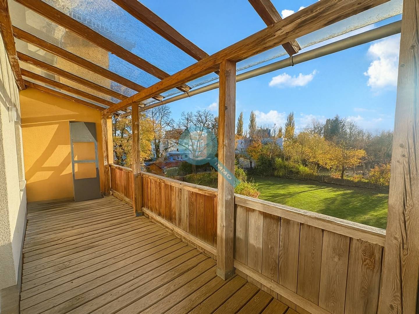 Renovierte Wohnung mit Eigengarten und Wintergarten