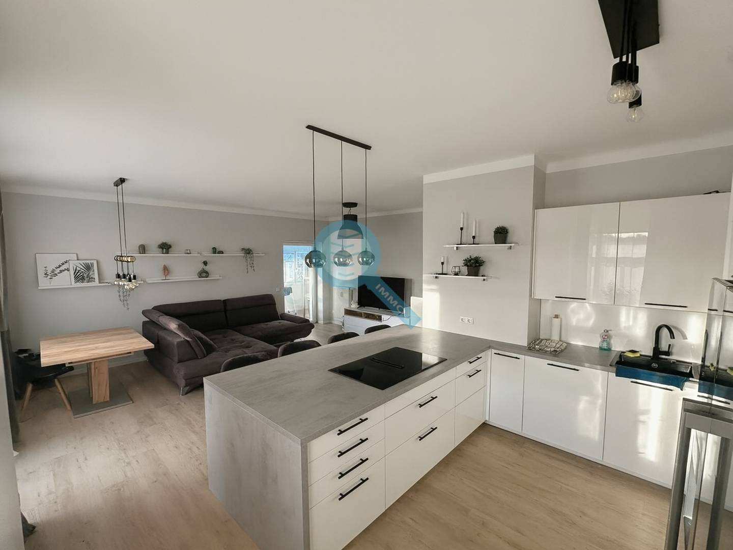 Renovierte Wohnung mit Eigengarten und Wintergarten