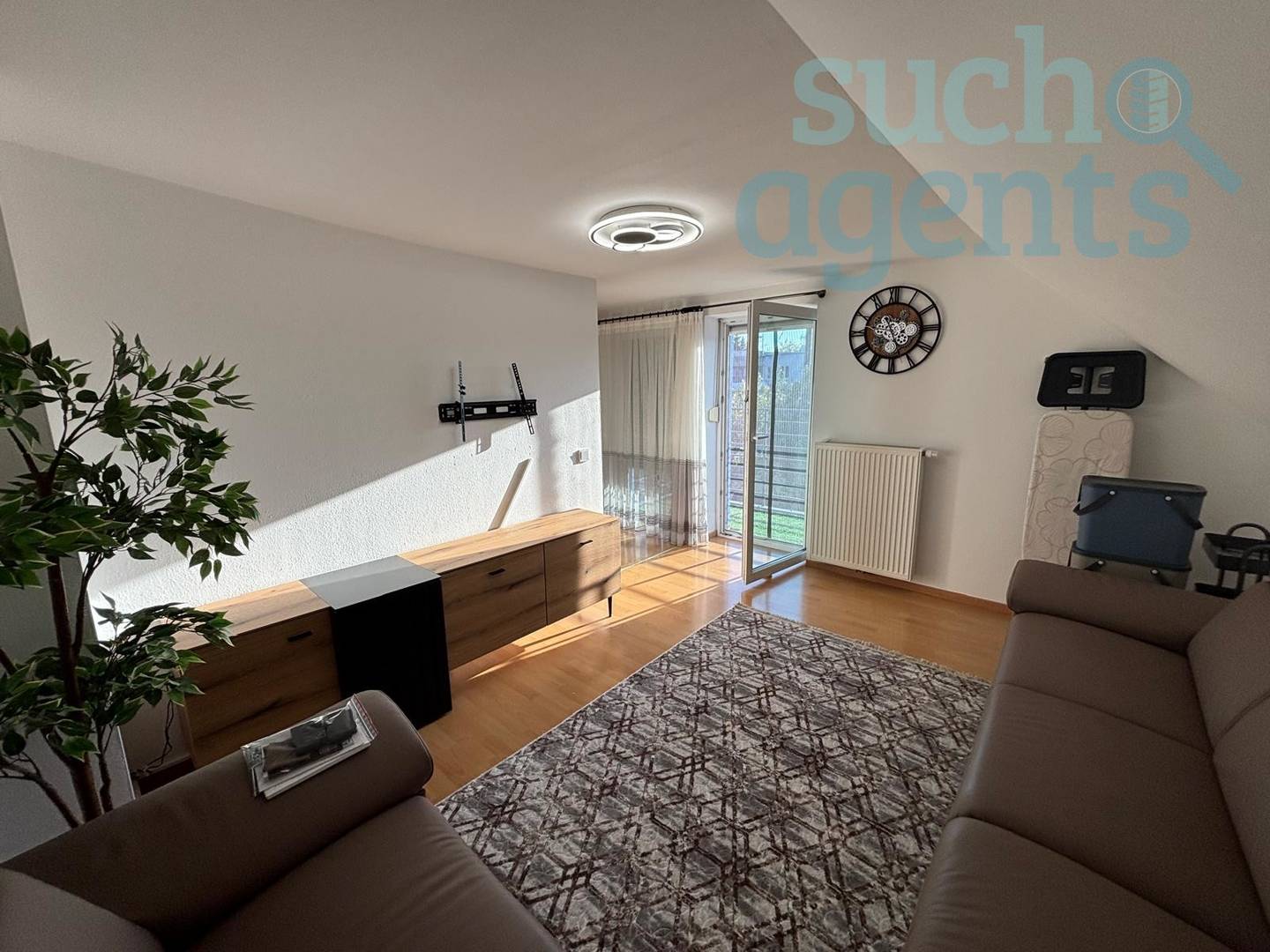 Zweifamilienhaus mit Westbalkon, Garage und Garten in Wagram