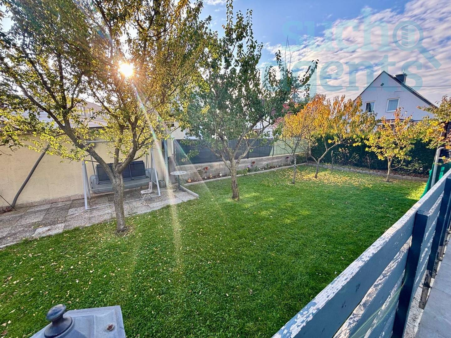 NEUER PREIS! Zweifamilienhaus - 3 Garagen, Hebebühne, Keller & Garten