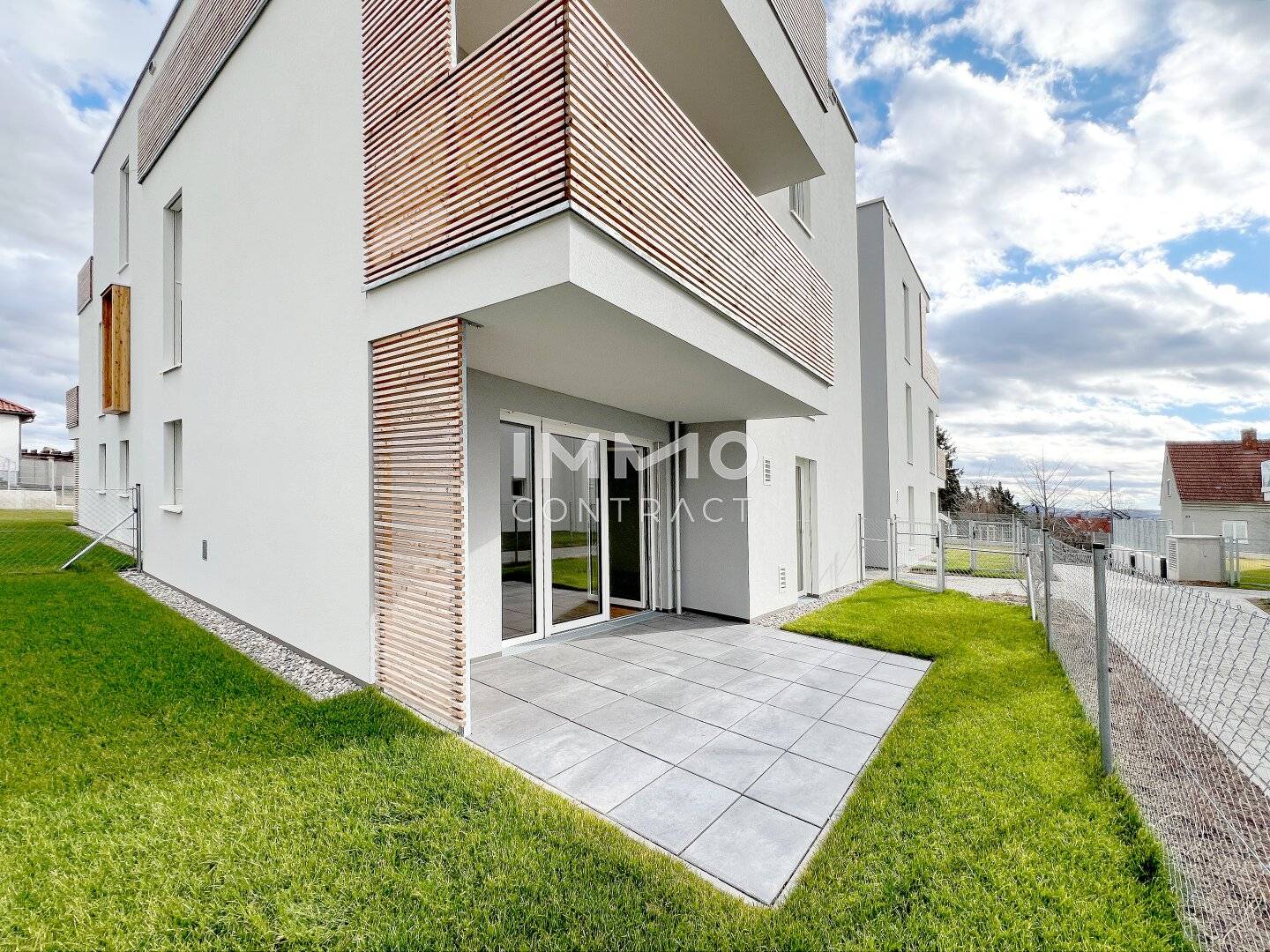 Apartment New with garden and lift in leafy area