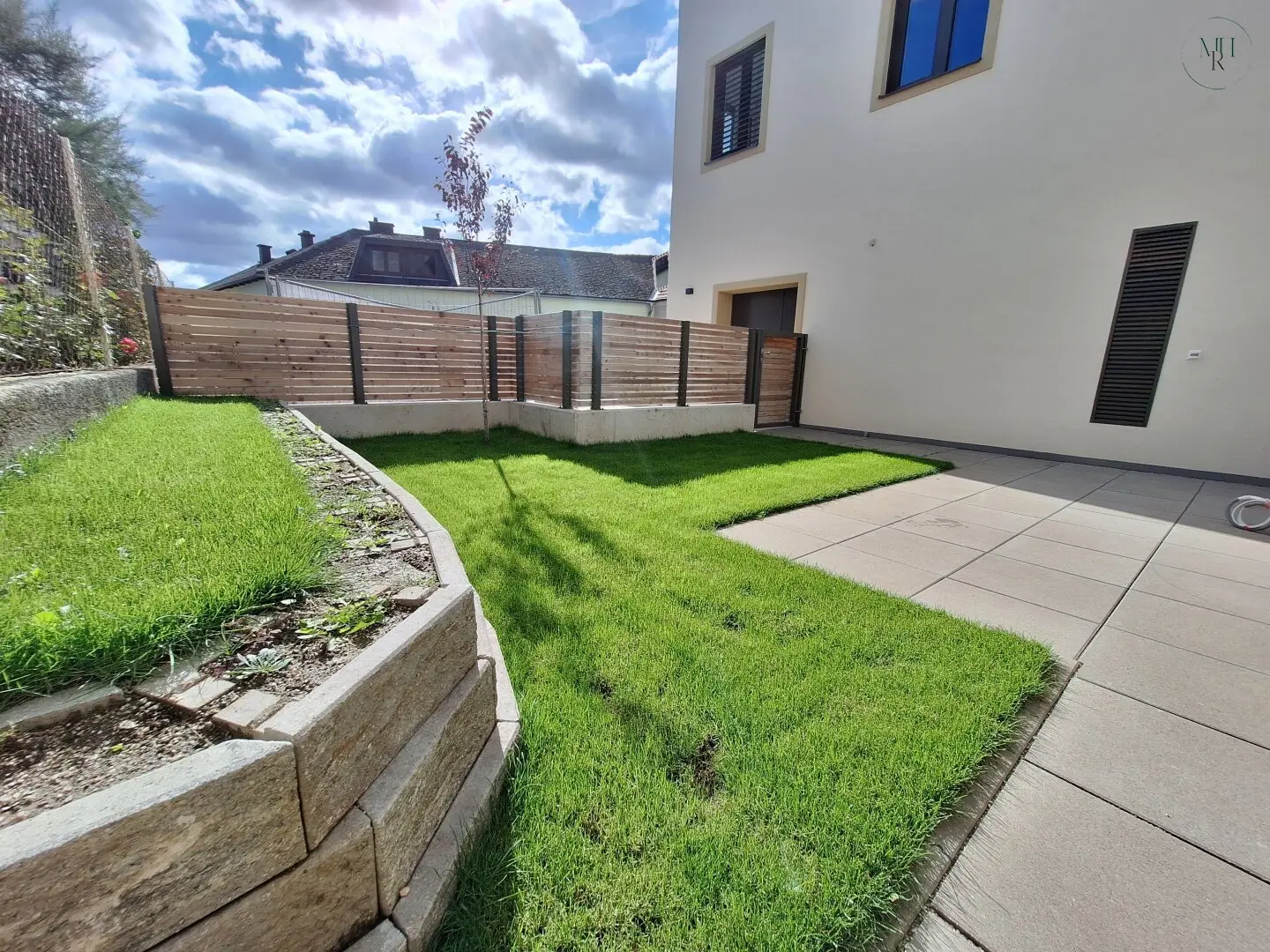 Neubau Wohnung mit Garten und Weinbergblick