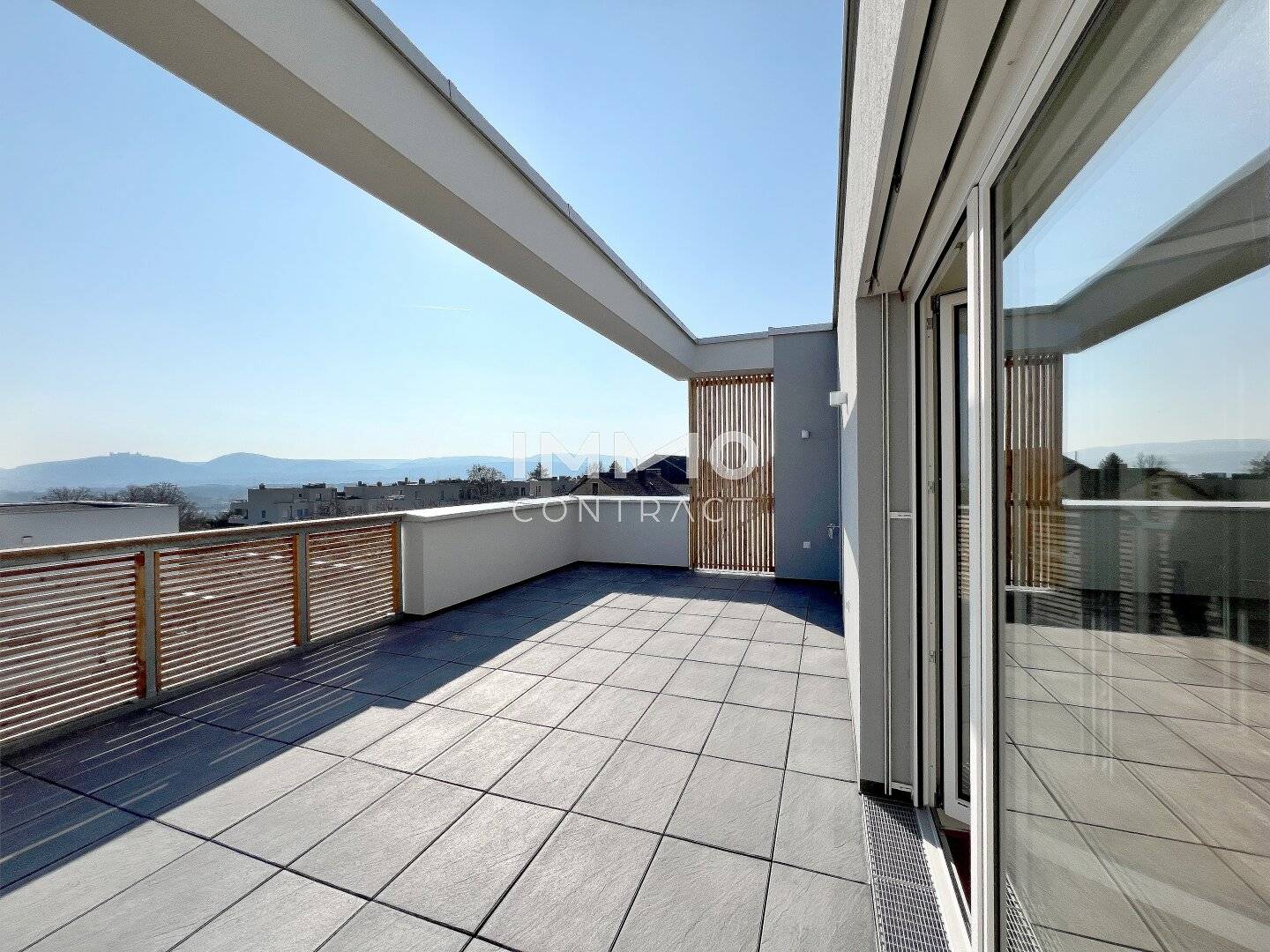 Top floor apartment first occupancy terrace lift