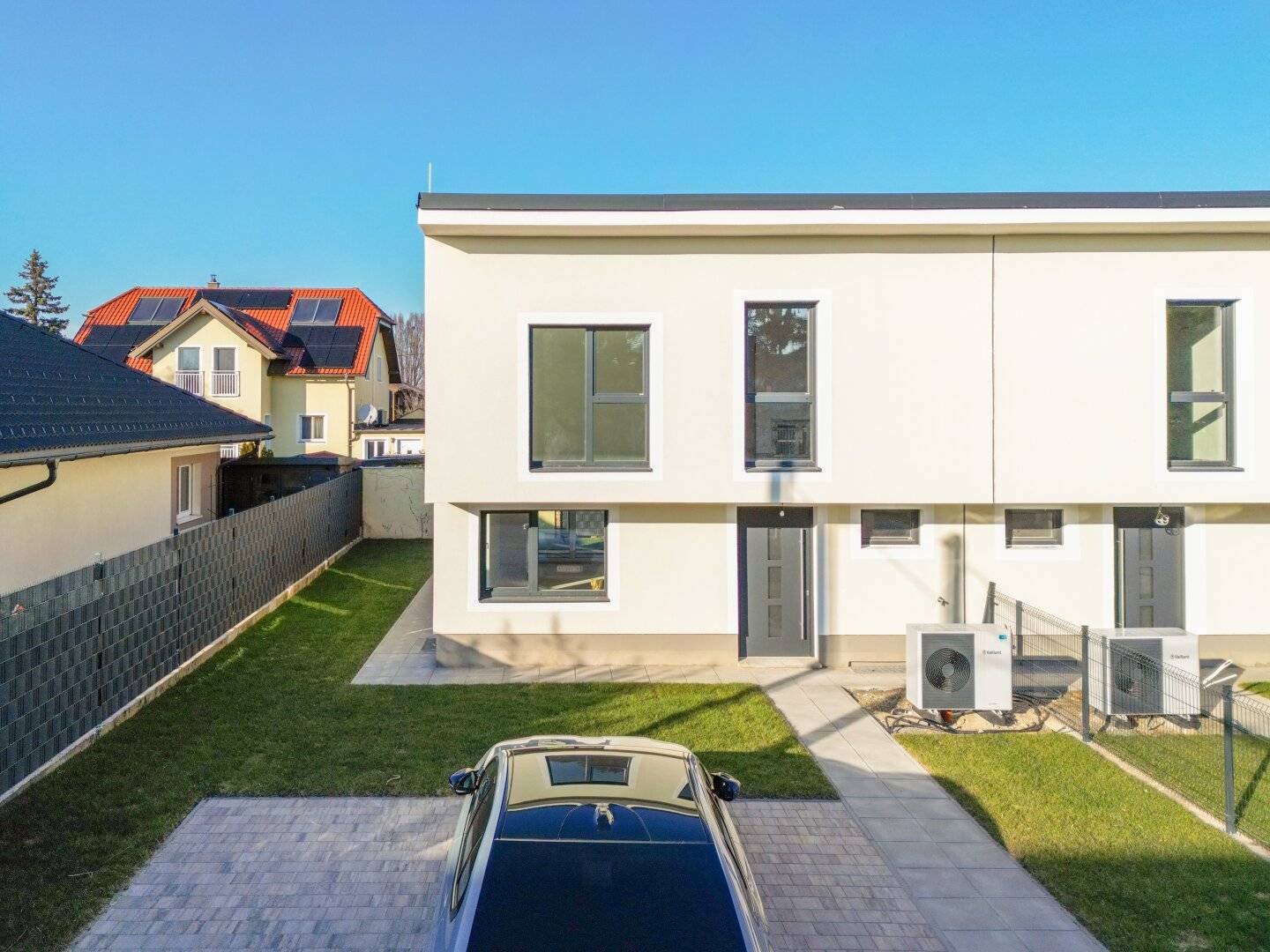Neubau-Erstbezug: 4-Zimmer Doppelhaushälfte in Kapellerfeld mit PV