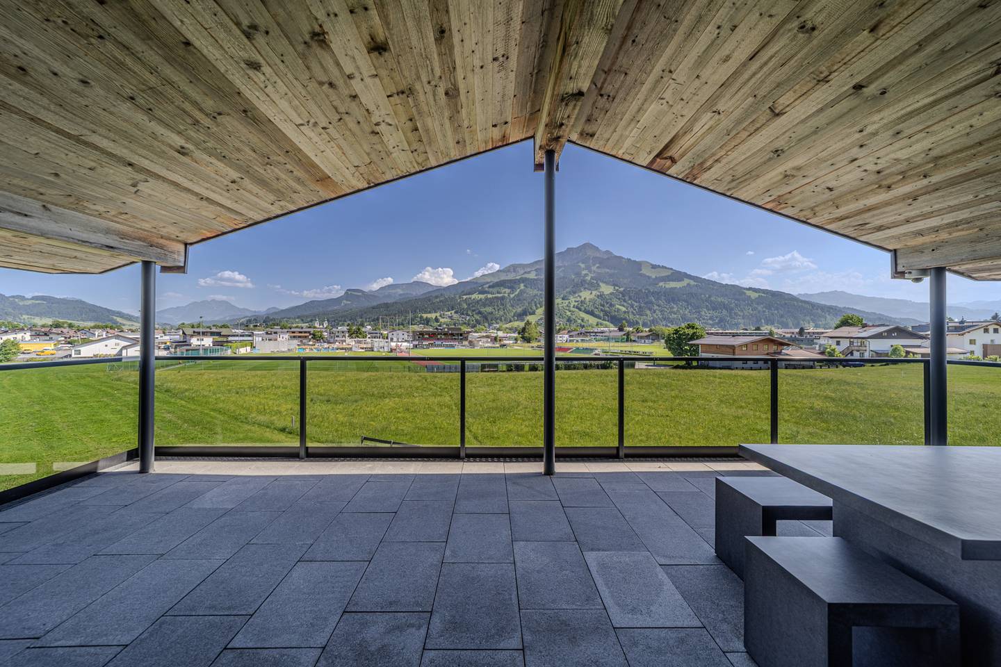 Penthouse with panorama terrace and mountain view