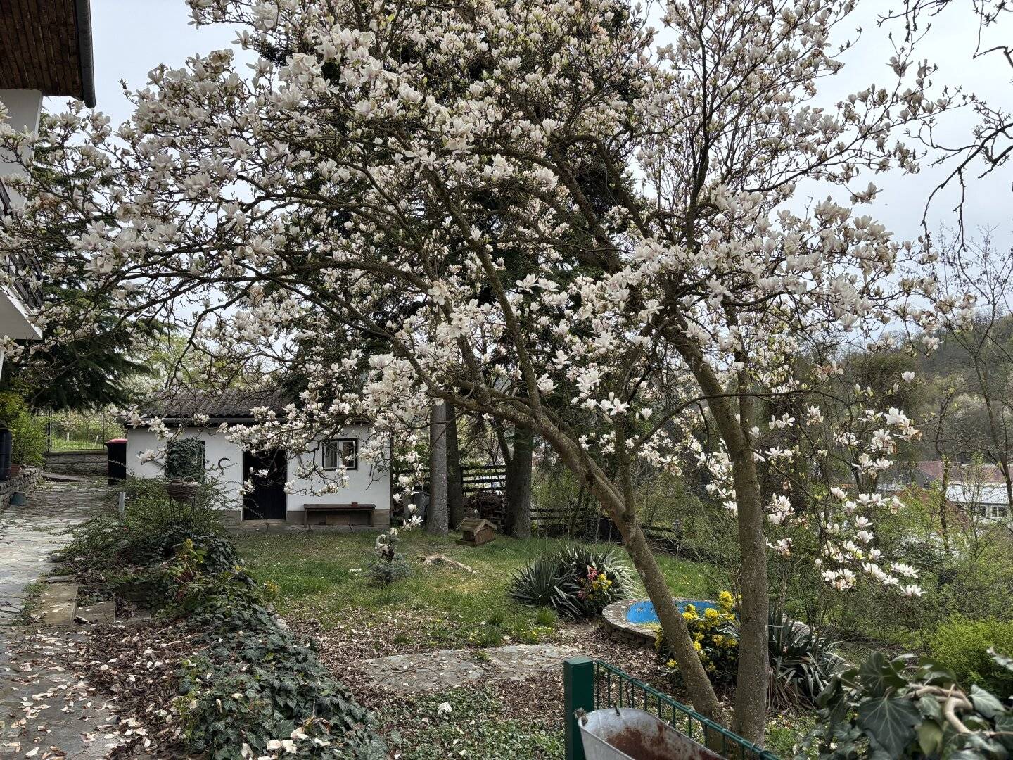 Einfamilienhaus mit Ferienhaus und großem Garten