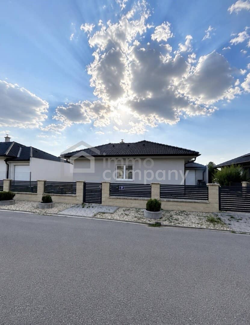 HOUSE HIGHLIGHT! 4 ROOMS | GARDEN | GARAGE | ABSOLUTE QUIET LOCATION | HAUS-HIGHLIGHT! 4 ZIMMER | GARTEN | GARAGE | ABSOLUTE RUHELAGE