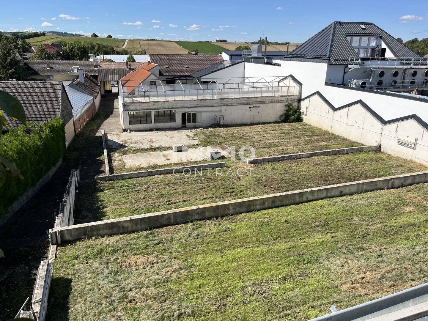 New price !! 2,200 m² plot in the center