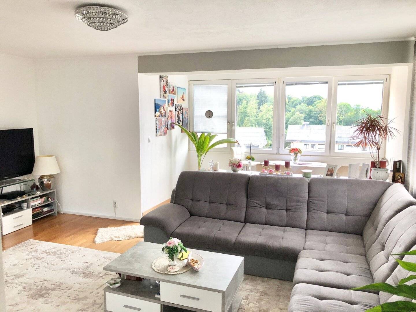 Wohnung mit Gebirgsblick und Loggia möbliert