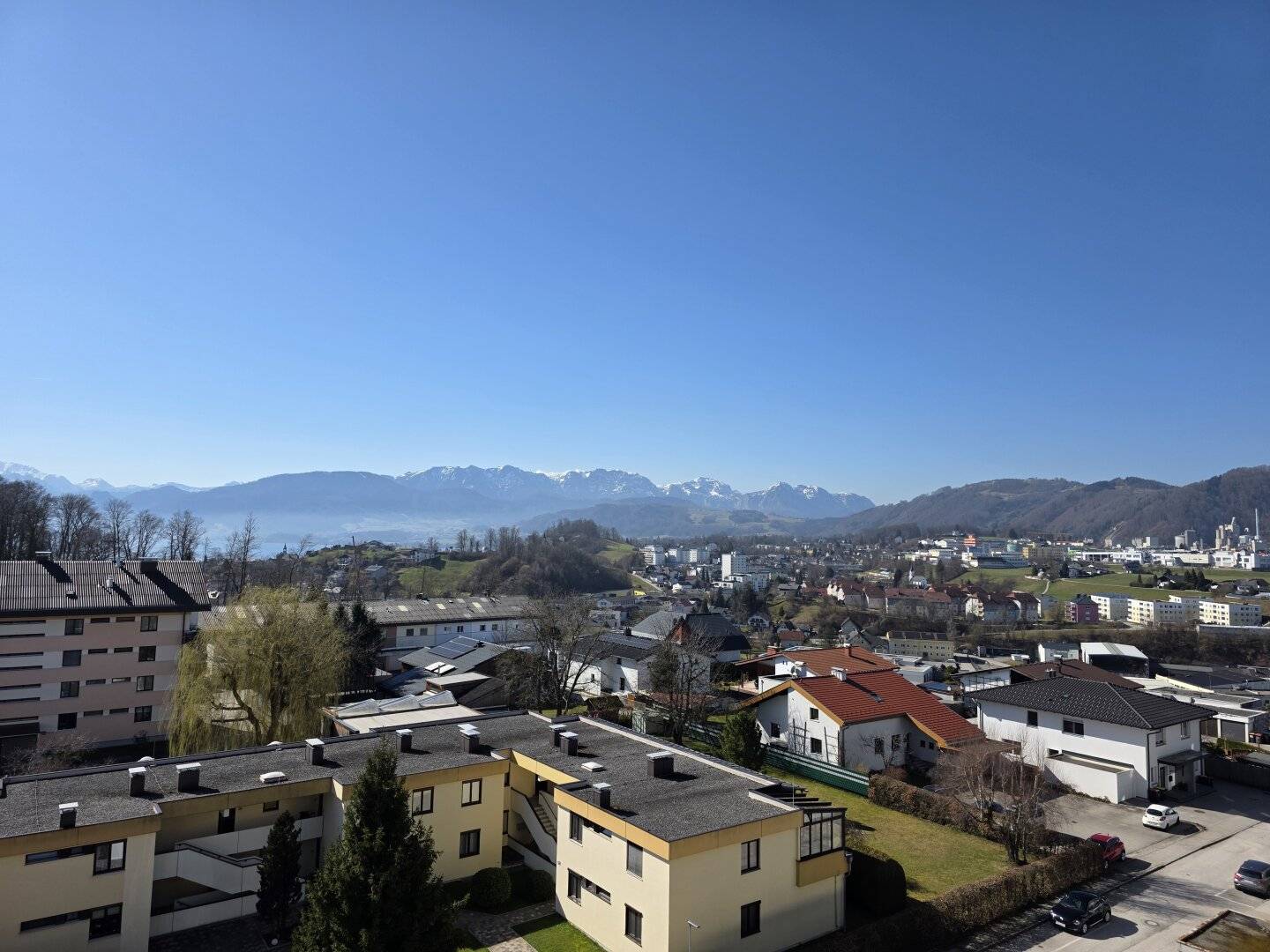 Wohnung mit Gebirgsblick und Loggia möbliert