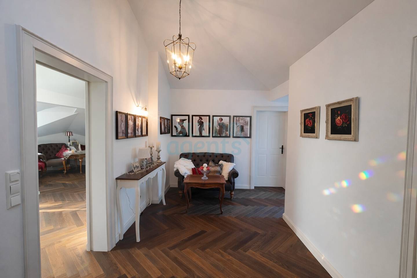 Dachgeschosswohnung mit Dachterrasse und Fischgrätparkett