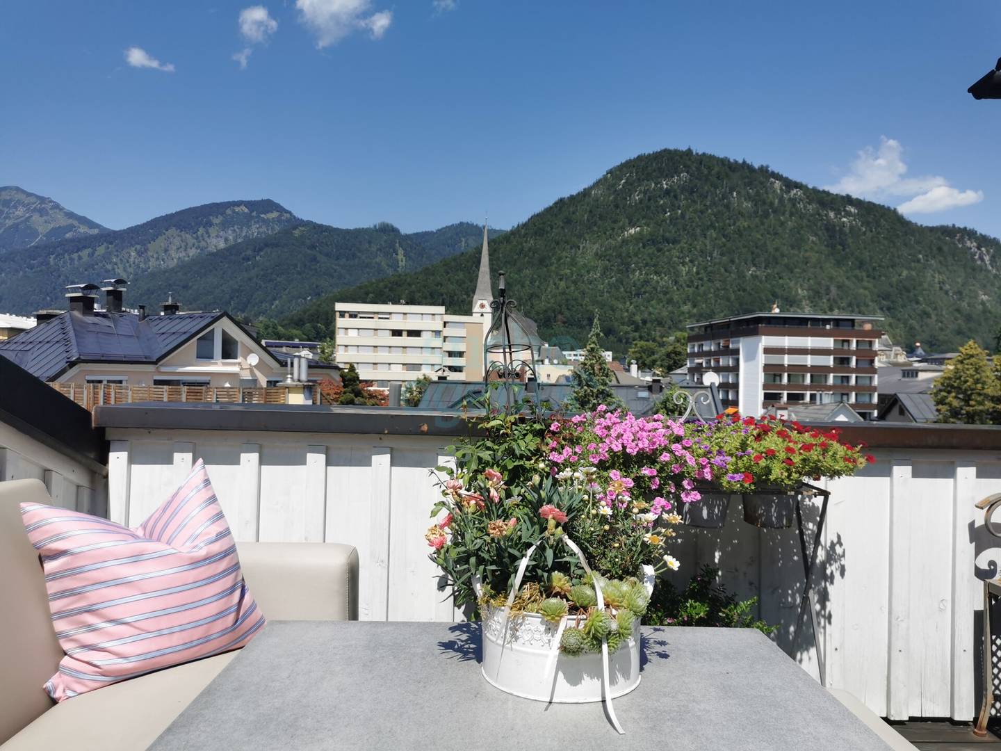 Dachgeschosswohnung mit Dachterrasse und Fischgrätparkett