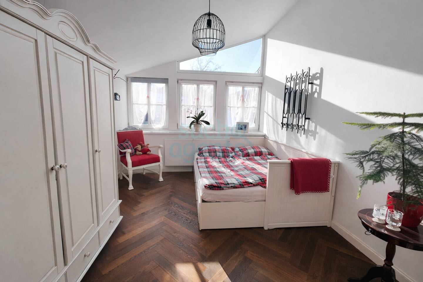 Dachgeschosswohnung mit Dachterrasse und Fischgrätparkett