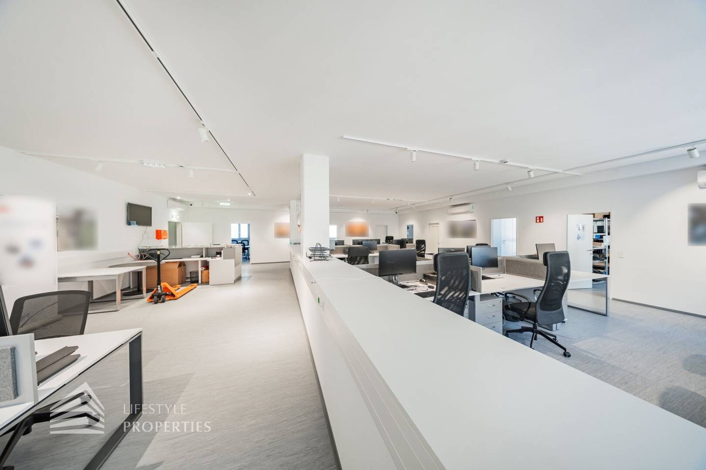 Attractive 10-Room Office/Practice near Enkplatz, Vienna Simmering