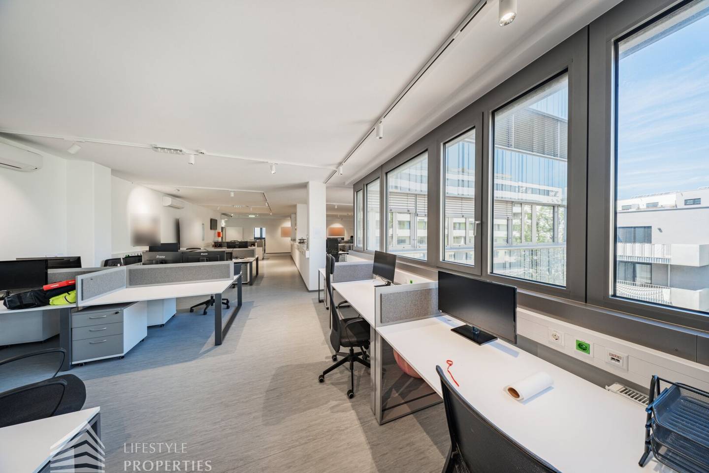 Attractive 10-Room Office/Practice near Enkplatz, Vienna Simmering