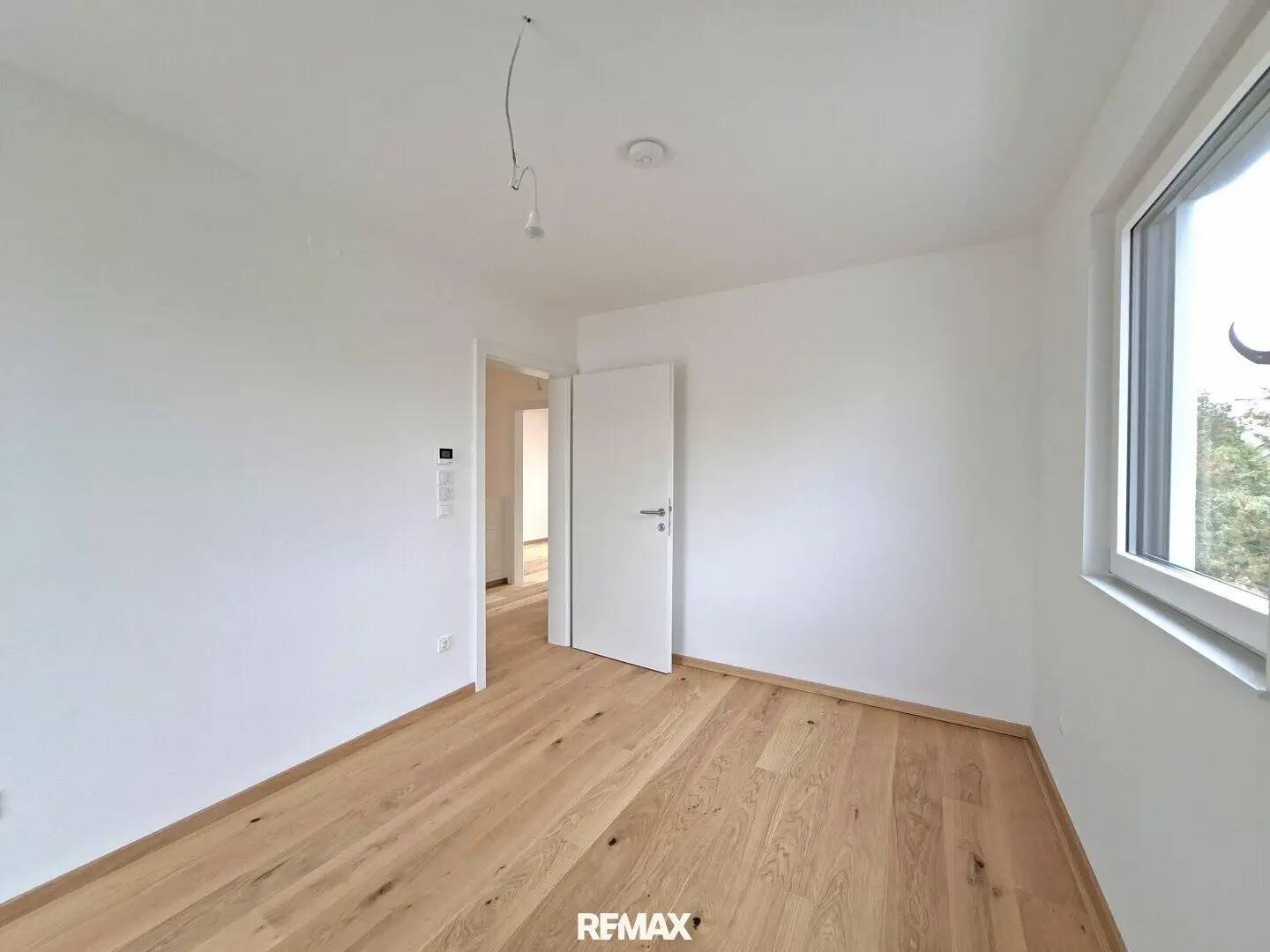 First occupancy spacious semi-detached house in a quiet location in Essling