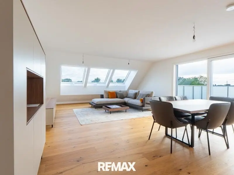 Attic apartment with two terraces and elevator