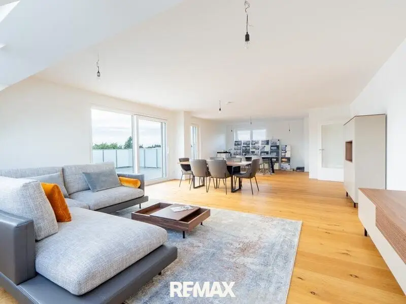 Attic apartment with two terraces and elevator