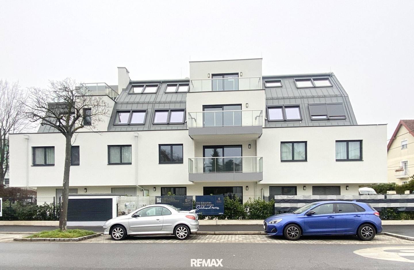 Newly built attic apartment with balcony near U1 Rennbahnweg