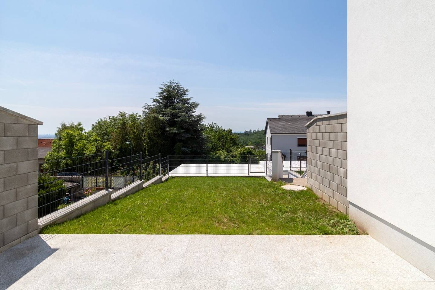 Semi detached house in the greenery rent or buy