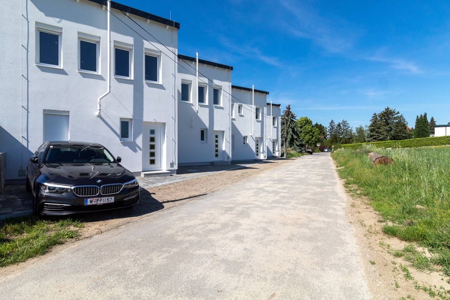 Semi detached house in the greenery rent or buy