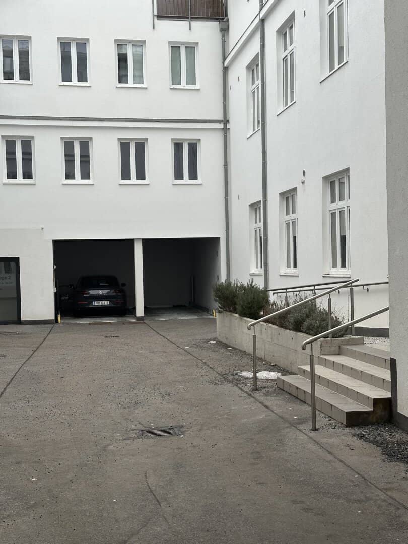 South terrace apartment near Mödling train station