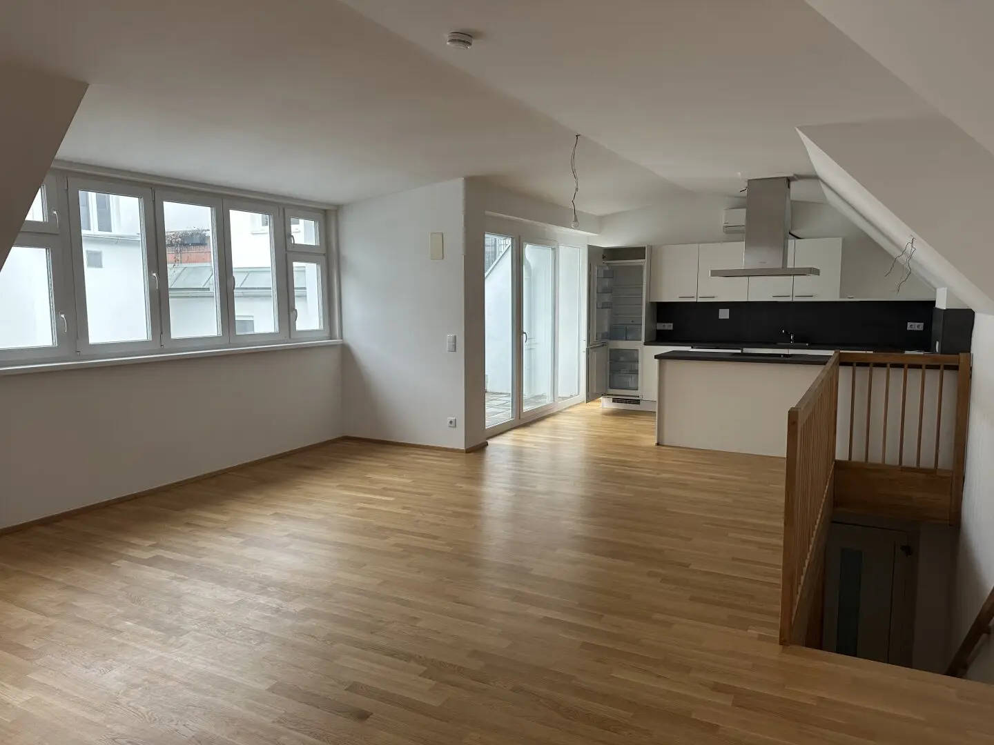 Sonnige, helle 3 Zimmer Wohnung,  inkl. Küche und Klimaanlage- Nähe Bahnhof Mödling