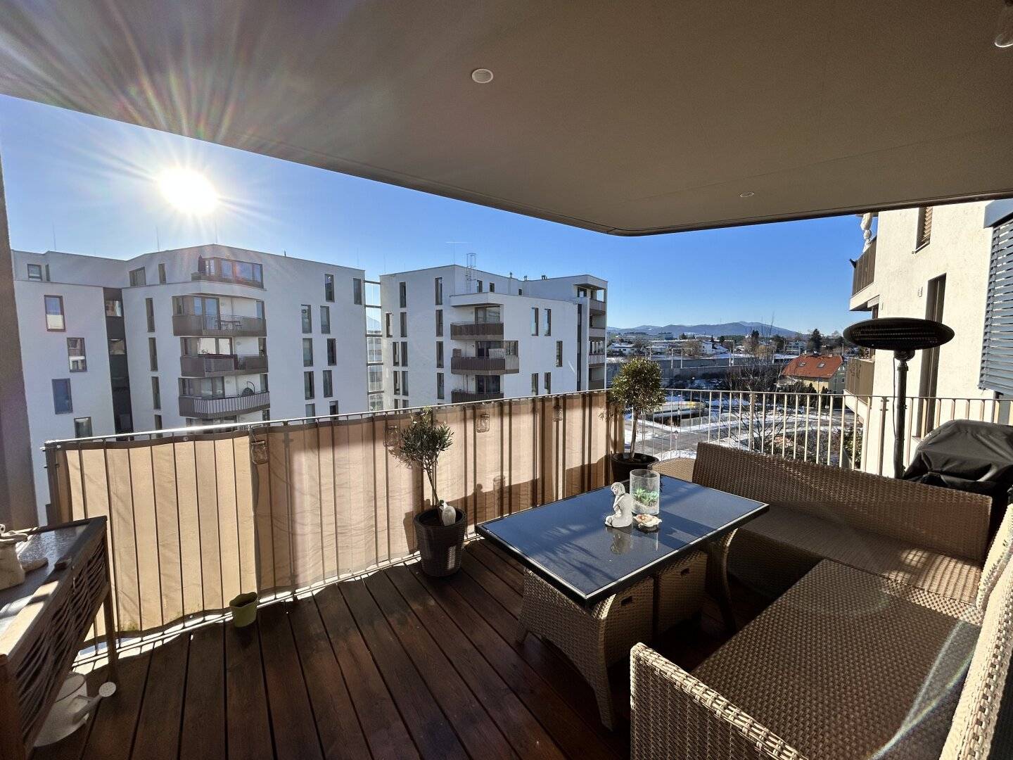 Apartment with southwest balcony and underground parking space