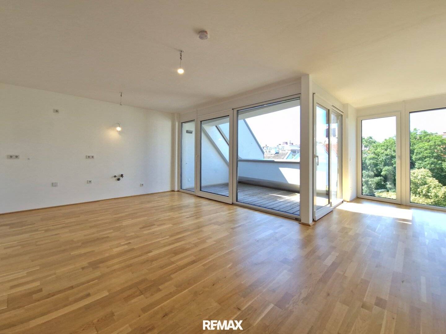 Attic apartment newly built with rooftop terrace