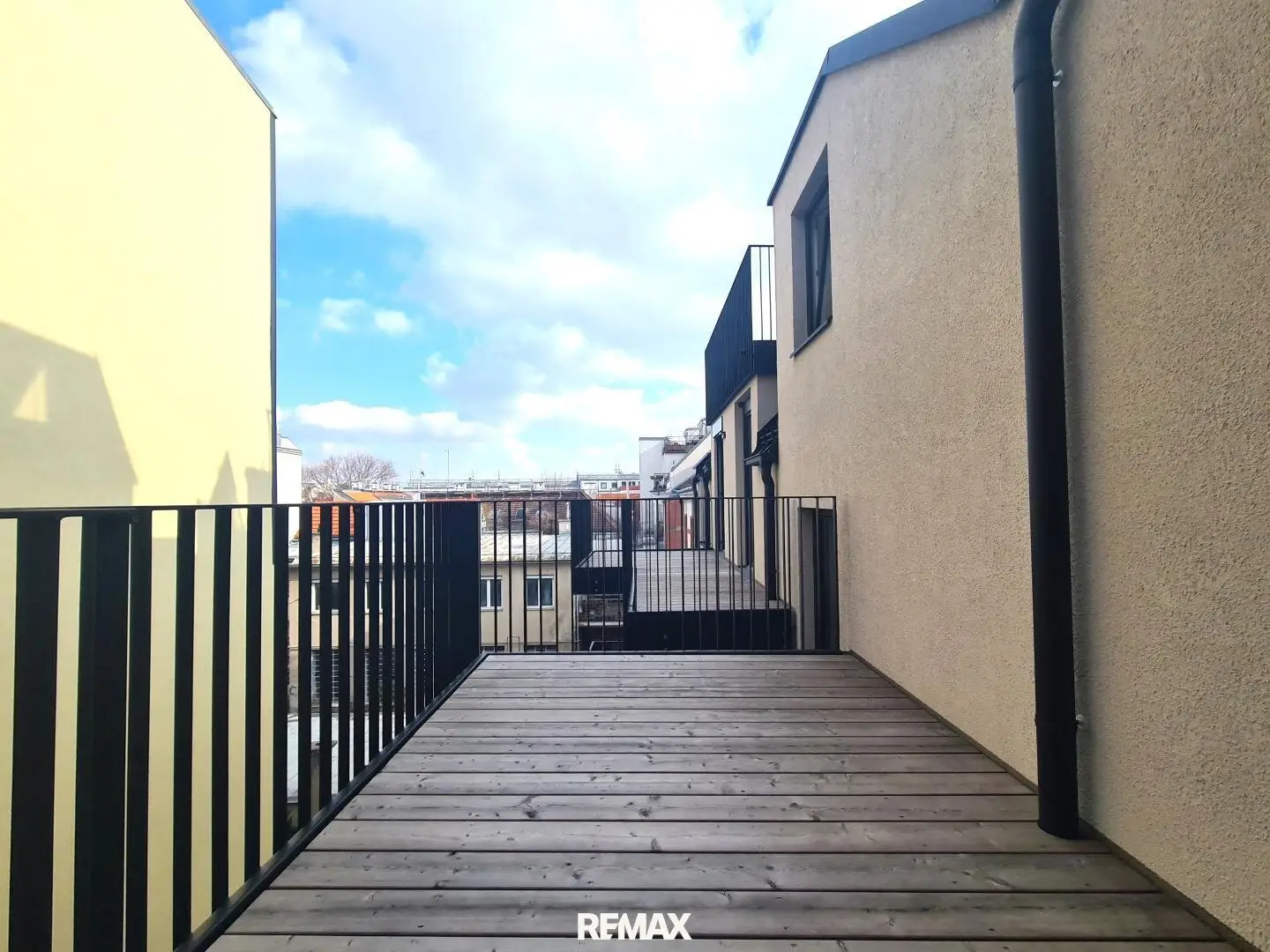 Dachgeschosswohnung Neubau mit hofseitigem Balkon
