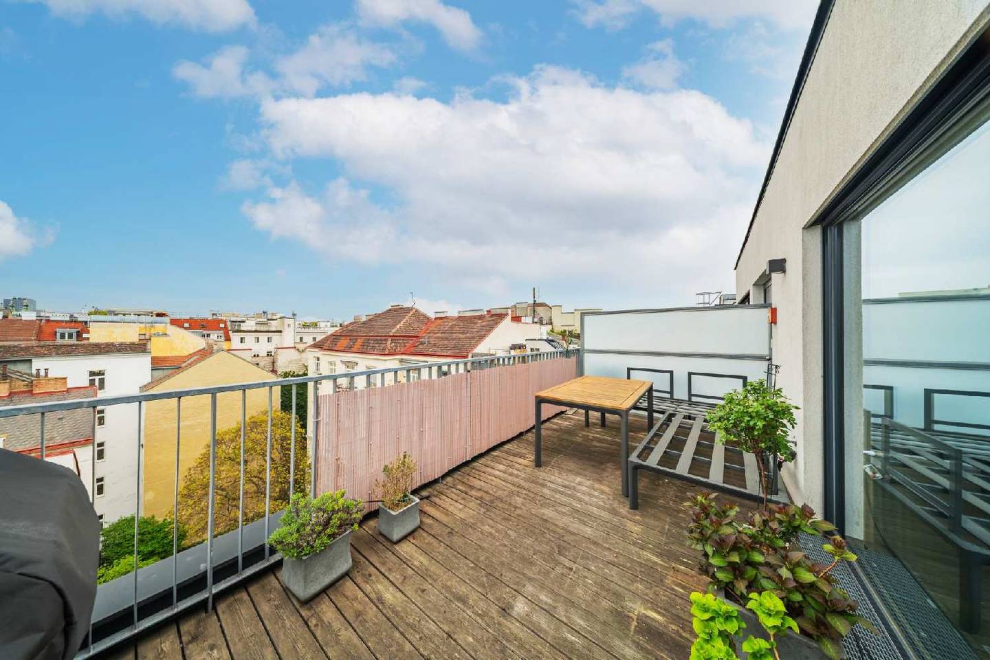 Maisonette apartment with terrace near Arenbergpark