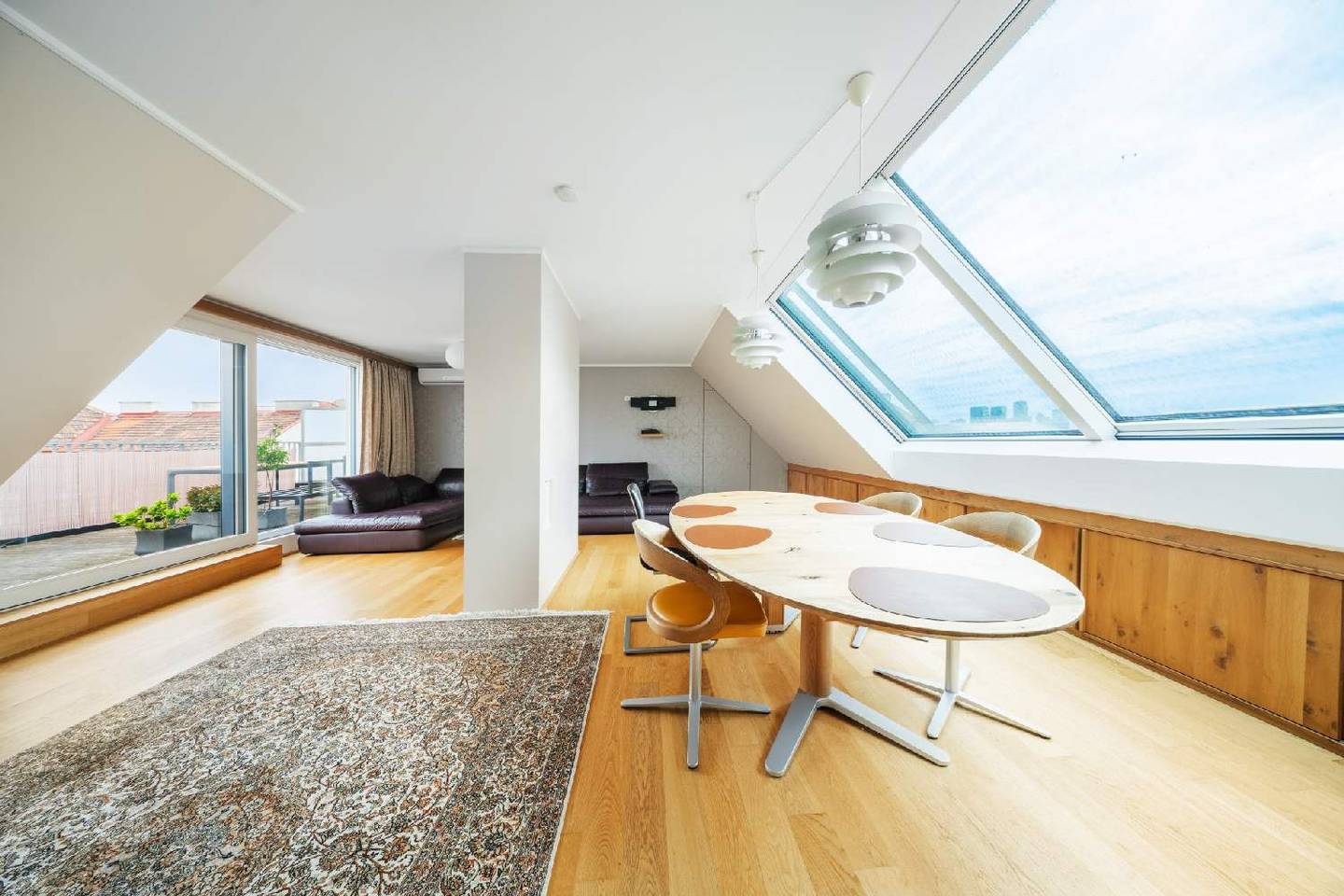 Maisonette apartment with terrace near Arenbergpark