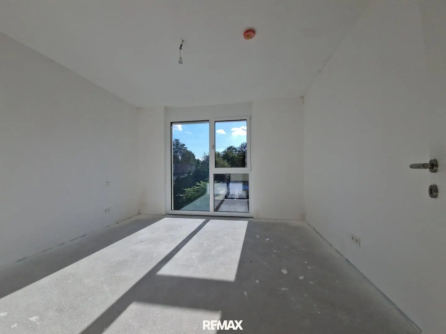 Apartment with a large balcony in a quiet location near the Danube