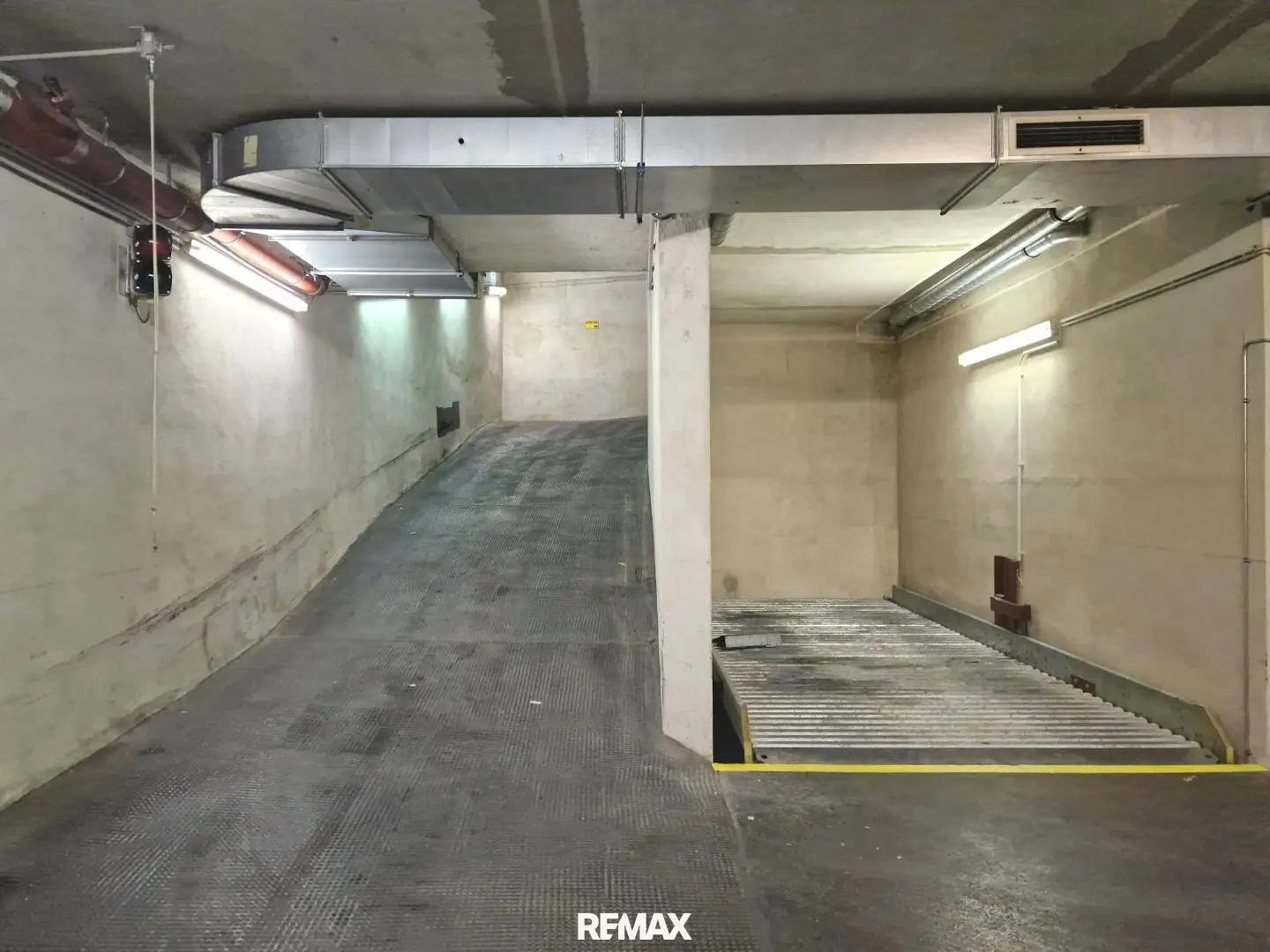 11 Stellplätze in einer Privatgarage in der Ottakringer Straße