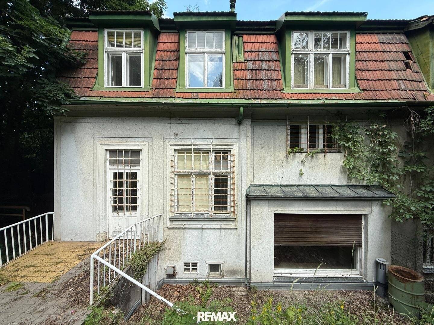 Single family house for renovation old building jewel in Dornbach