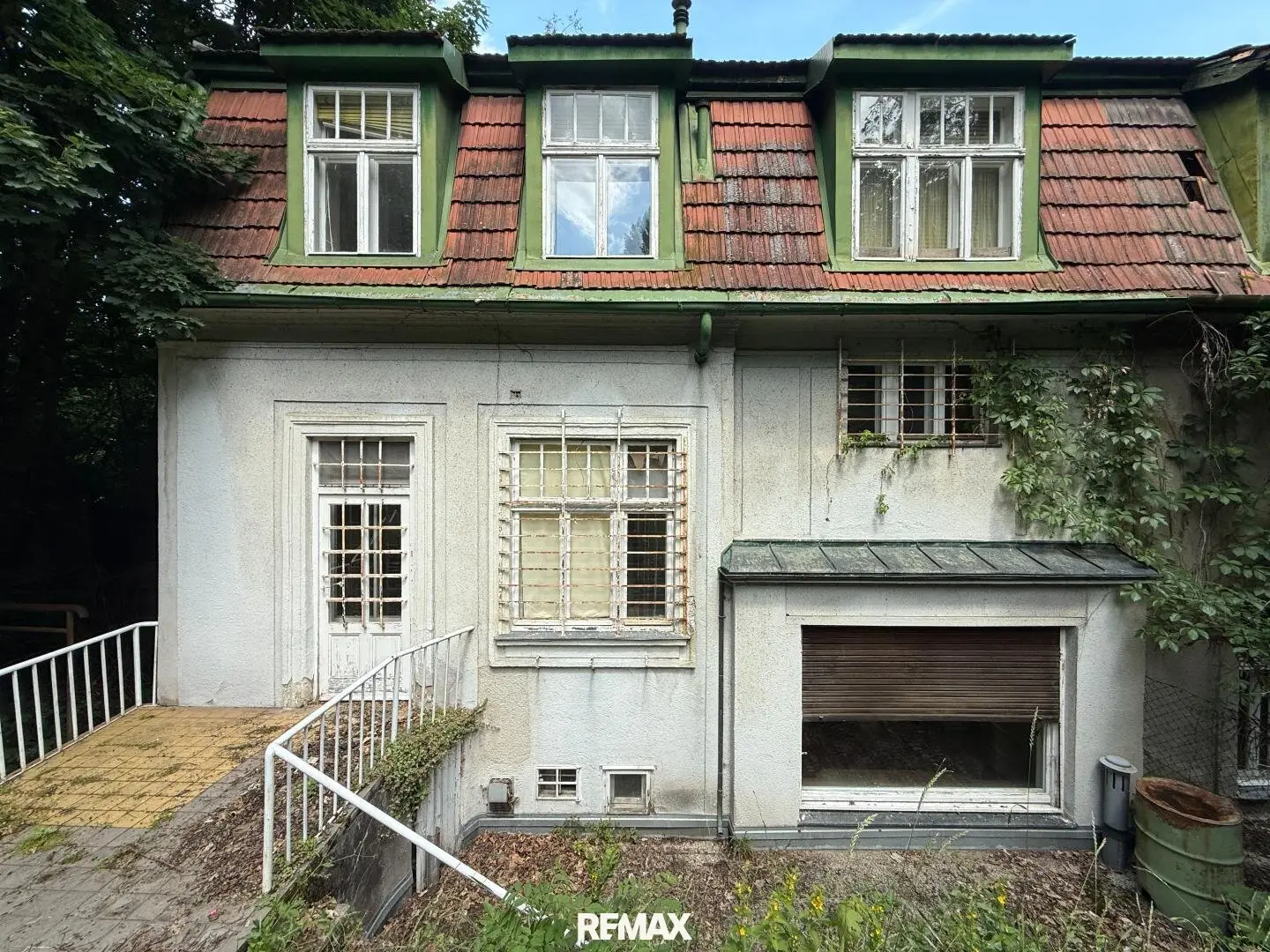 Single family house for renovation old building jewel in Dornbach