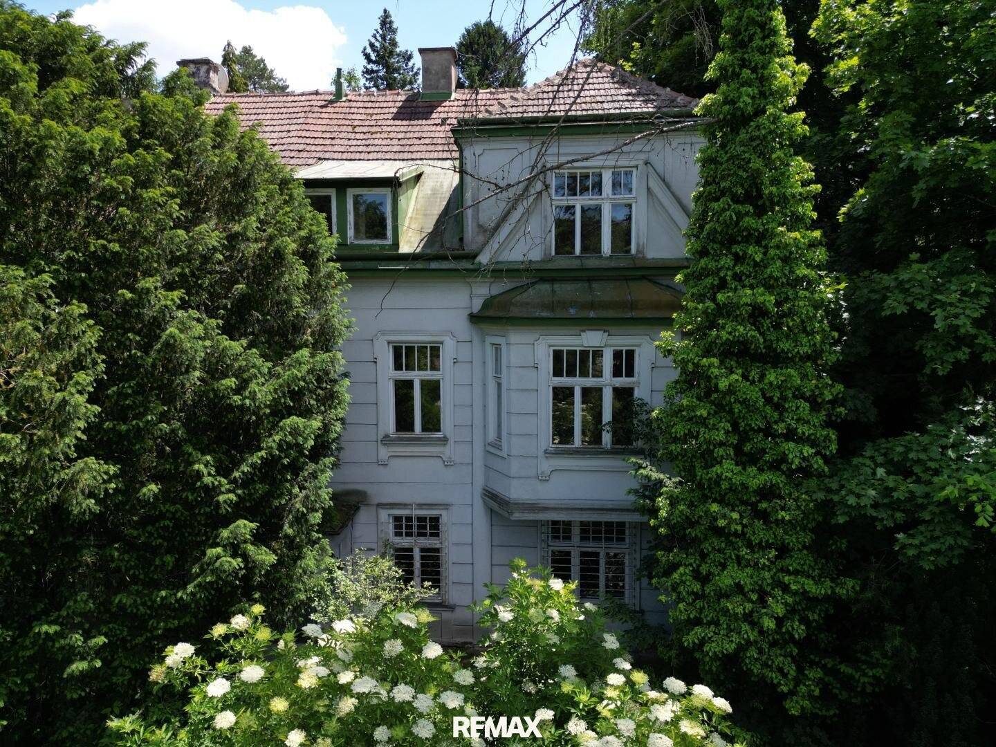 Single family house for renovation old building jewel in Dornbach